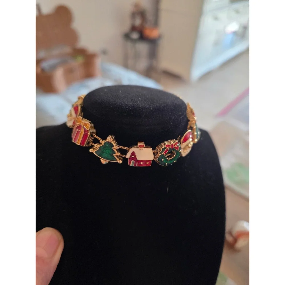 Whimsical Christmas Charm Bracelet VINTAGE AVON - Picture 4 of 6